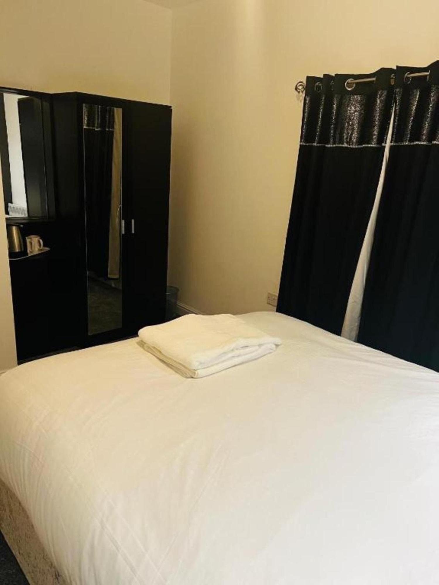 Oyo The Pleasant House Hotel Manchester Bagian luar foto