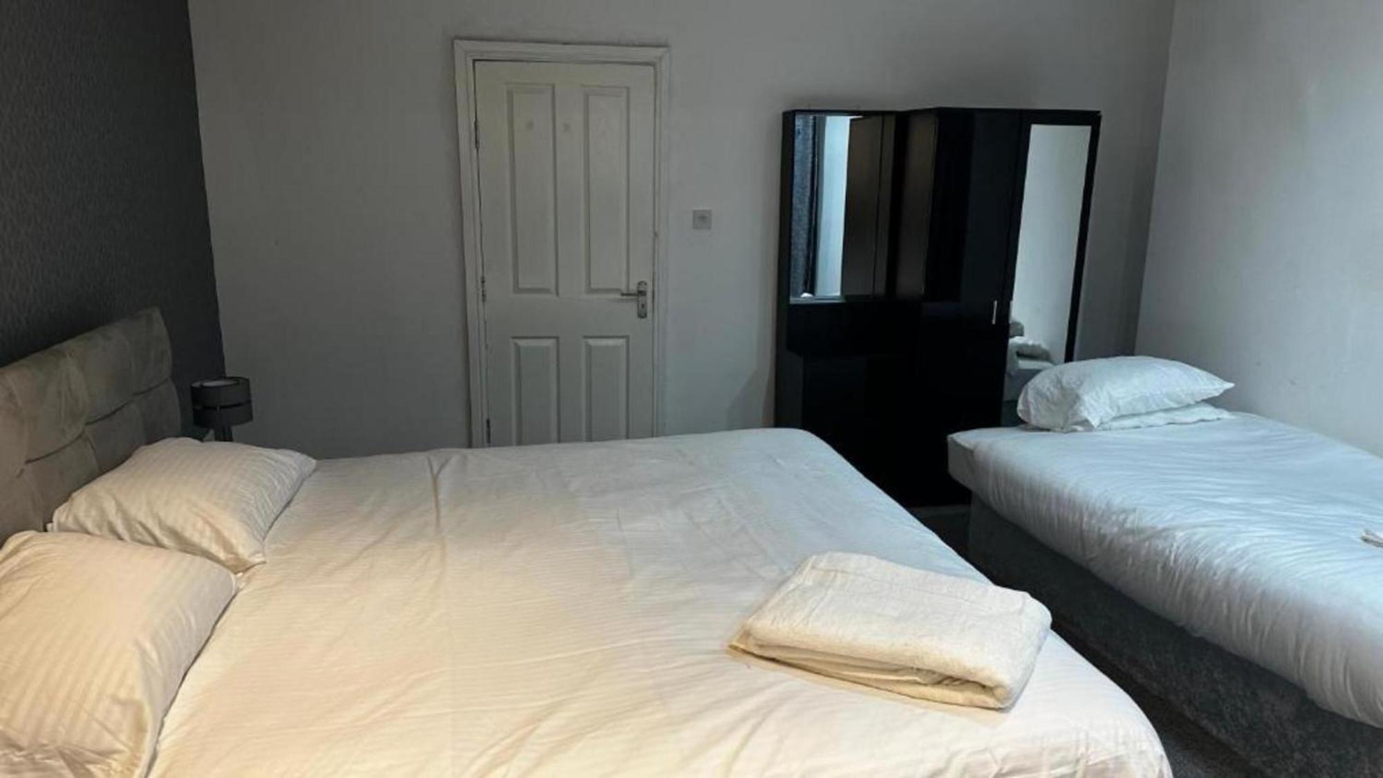 Oyo The Pleasant House Hotel Manchester Bagian luar foto